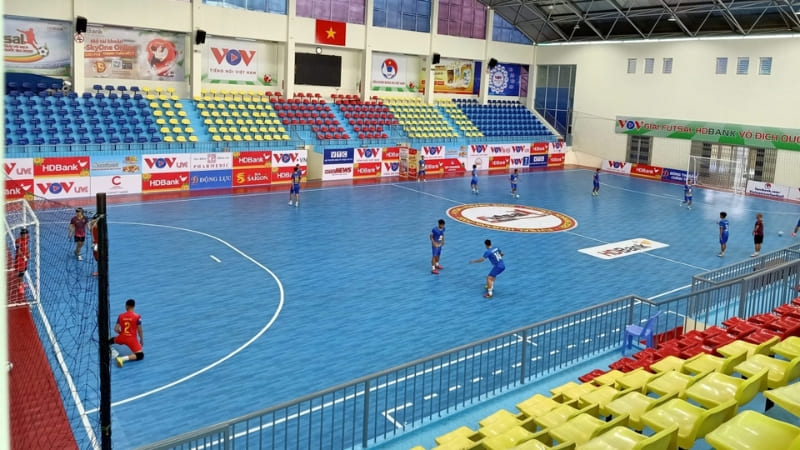 Sân Futsal (Sàn Cứng) – Khi Tốc Độ Và Kỹ Thuật Lên Ngôi