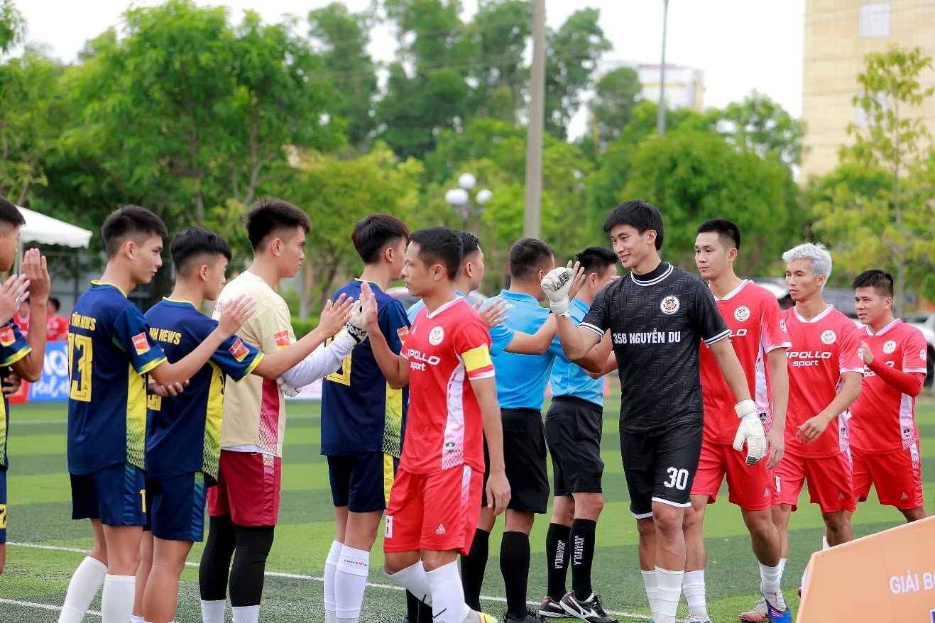 Những Màu Áo Apollo Sport Tại HTO HIẾU HOA Cup 2026